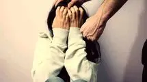 کتک زدن وحشتناک یک کودک توسط اراذل و اوباش +فیلم