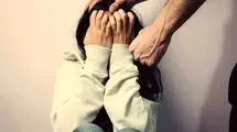 کتک زدن وحشتناک یک کودک توسط اراذل و اوباش +فیلم
