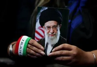 محمد معتمدی برای رهبر شهید خواند 
