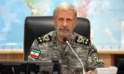 فرمانده کل ارتش: ارتش با چشمانی همیشه بیدار ماموریت خود را انجام خواهد داد
