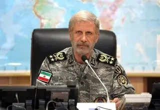 فرمانده کل ارتش: ارتش با چشمانی همیشه بیدار ماموریت خود را انجام خواهد داد
