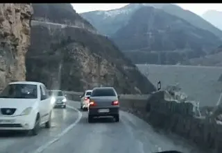 بارش باران در جاده های ۱۱ استان/ چند مسیر شریانی همچنان مسدودند