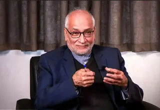 وفاداران به رهبری باید آنچه که مسئولان انجام می‌دهند را تأیید کنند