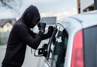 شکار لحظه سرقت فوری کامپیوتر خودرو در مشهد + فیلم