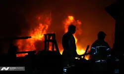 نجات هشت نفر از میان شعله‌های ساختمان اداری در بزرگراه ستاری