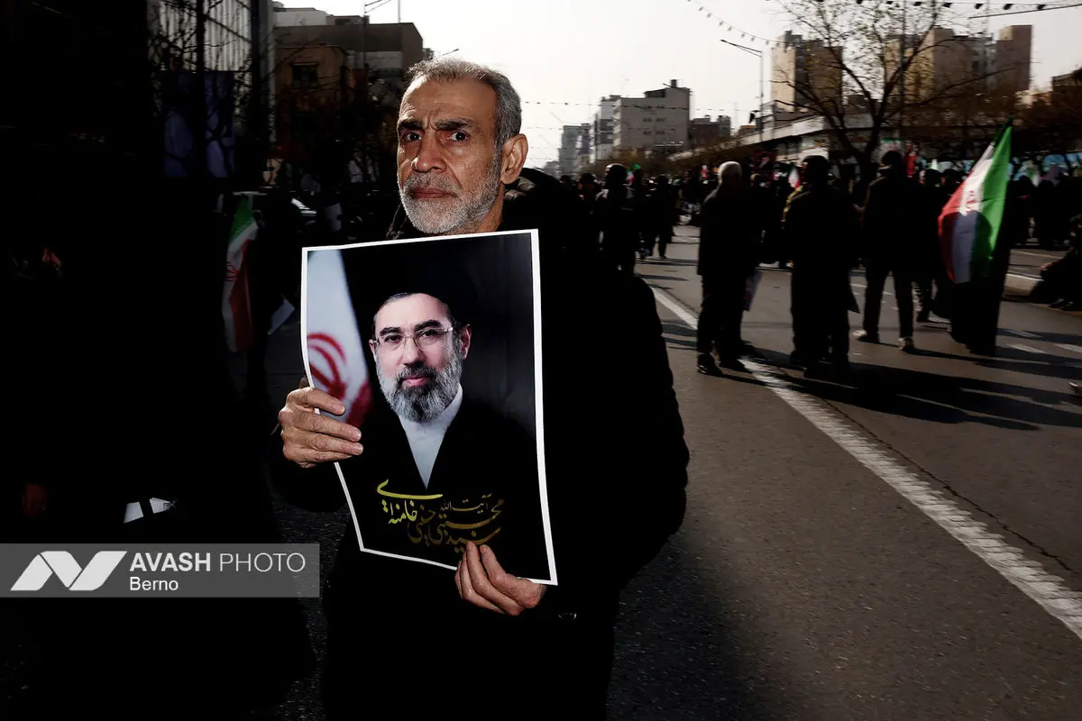 تشییع پیکر ۳۵ شهید جنگ رمضان در تهران