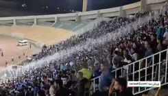 شعار علیه ساپینتو پس از تساوی استقلال مقابل چادرملو