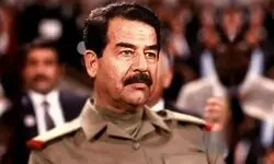 تصویری کمتر دیده شده از صدام در حال نماز و دعا با اسلحه!