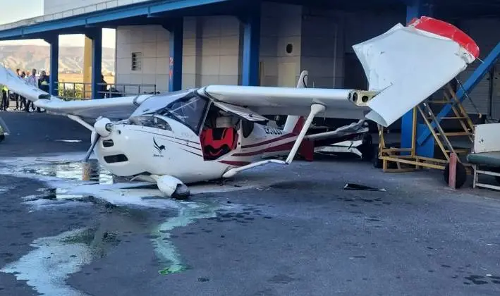 حادثه در فرودگاه تبریز؛ برخورد هواپیمای سبک با یک ساختمان