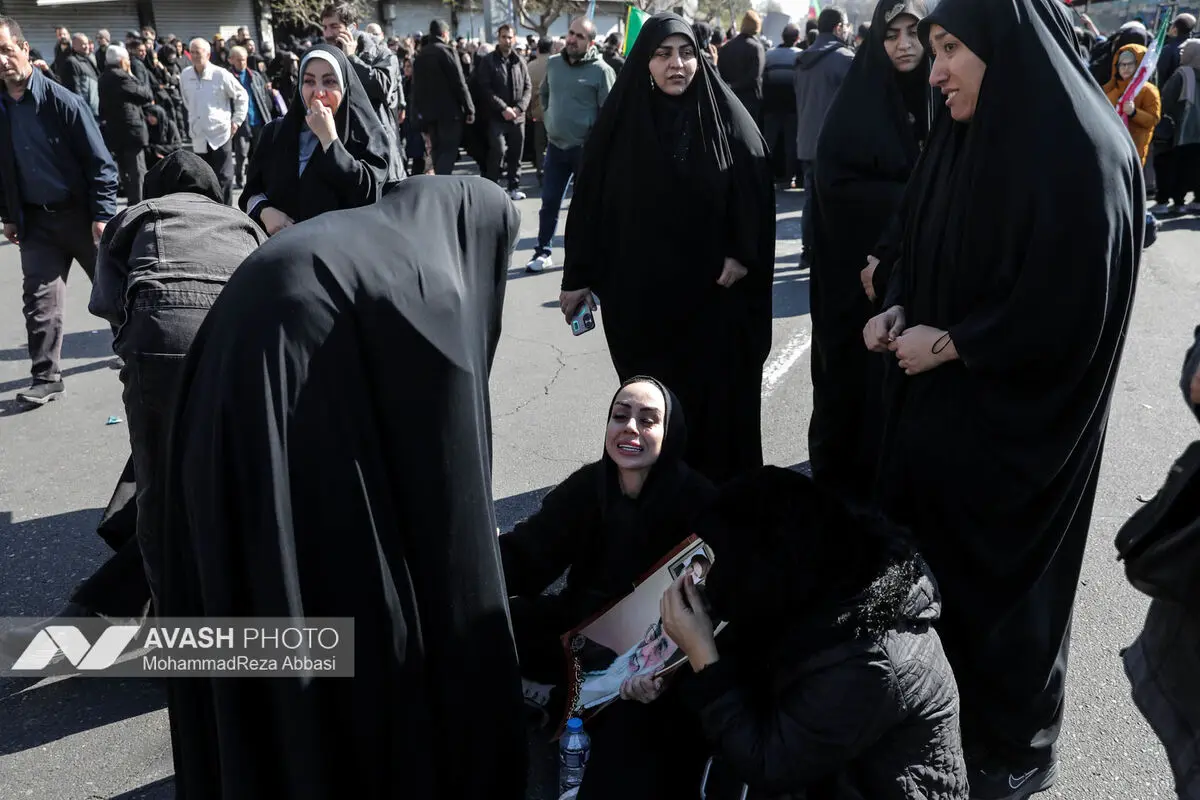 تجمع سوگواران رهبر شهید انقلاب در میدان انقلاب تهران