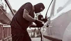 فیلم لحظه به لحظه عجیب ترین سرقت خودرو در فرمانیه تهران + گفتگو