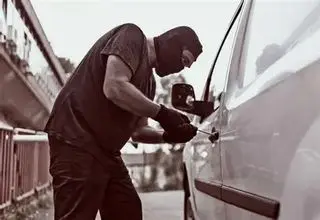 فیلم لحظه به لحظه عجیب ترین سرقت خودرو در فرمانیه تهران + گفتگو
