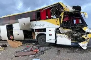 برخورد هولناک اتوبوس با تریلی در قم