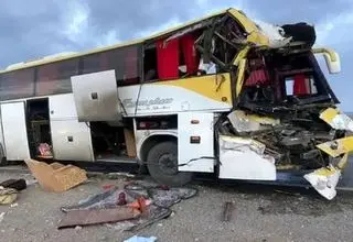 برخورد هولناک اتوبوس با تریلی در قم