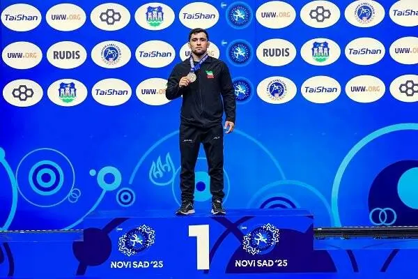 ایمان محمدی آبی‌پوش شد