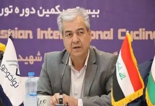 داور بین‌المللی والیبال در میدان دوچرخه‌سواری