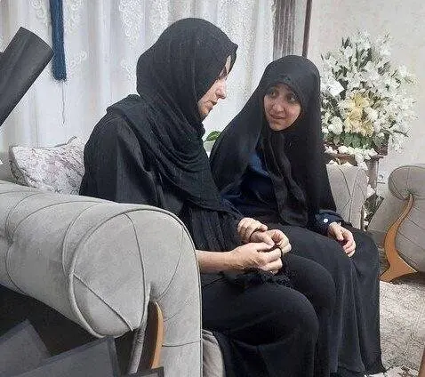 دیدار بهروزآذر با خانواده الهه حسین نژاد
