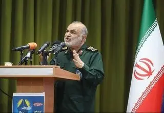 سردار حسین سلامی: رویارویی اسلام با قدرت‌های جهانی در نقطه‌ای حساس قرار دارد
