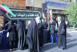  موکب خانه کتاب و ادبیات ایران در آیین تشییع شهدای مدافع وطن