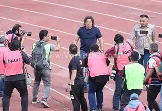 ورود موبایل به ورزشگاه‌های ایران ممنوع!