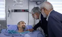 نمایندگان رهبر انقلاب از موسوی گرمارودی عیادت کردند