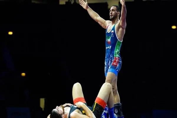 تقابل هیجان‌انگیز آذرپیرا و تاج‌الدینوف