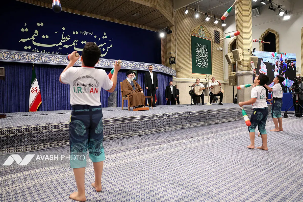 دیدار قهرمانان و مدال‌آوران ورزشی و المپیادهای علمی جهانی با رهبر انقلاب