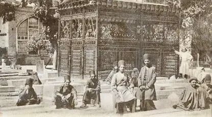 عکس/ نماهایی خاص و دیدنی از مقبره حافظ در شیراز دوران قاجاریه