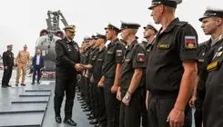 بازدید فرمانده منطقه یکم نیروی دریایی ارتش از ناو «استویسکی» روسیه