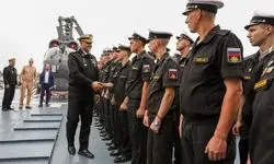 بازدید فرمانده منطقه یکم نیروی دریایی ارتش از ناو «استویسکی» روسیه