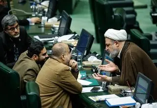تندروها می‌خواهند دولت پزشکیان نیمه‌کاره شود و خودشان به قدرت برگردند