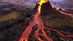 تصاویر زیبا و باورنکردنی از فوران یک آتشفشان