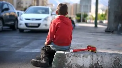 سقوط کودکی در ایران از نیمکت تا خیابان/ دو میلیون کودک ایرانی درگیر کار هستند