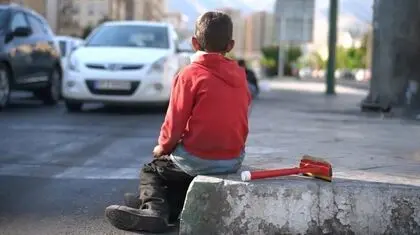 سقوط کودکی در ایران از نیمکت تا خیابان/ دو میلیون کودک ایرانی درگیر کار هستند