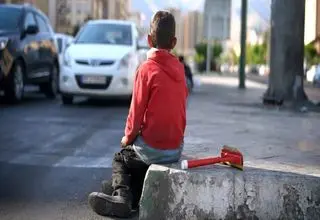 سقوط کودکی در ایران از نیمکت تا خیابان/ دو میلیون کودک ایرانی درگیر کار هستند