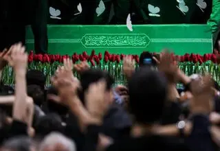 مراسم وداع با پیکر رهبر شهید انقلاب اسلامی و آخرین دیدار با خانواده‌های معظم شهدا