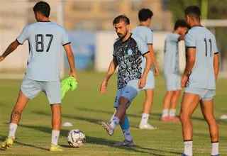 دوری چند هفته‌ای هافبک استقلال از میادین
