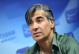 وحید شمسایی:جای چک افغانستانی‌ها  روی صورت من است!