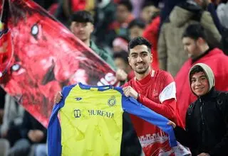رفتار زشت تماشاگران پرسپولیس با پیراهن النصر