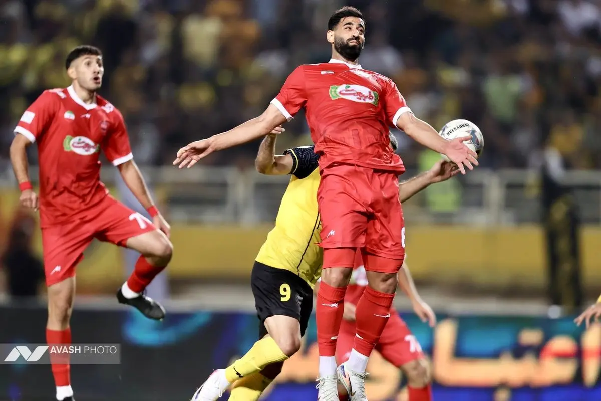 دیدار تیم های فوتبال سپاهان اصفهان و پرسپولیس تهران