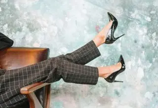 در این شهر برای پوشیدن کفش پاشنه بلند باید مجوز بگیرید!