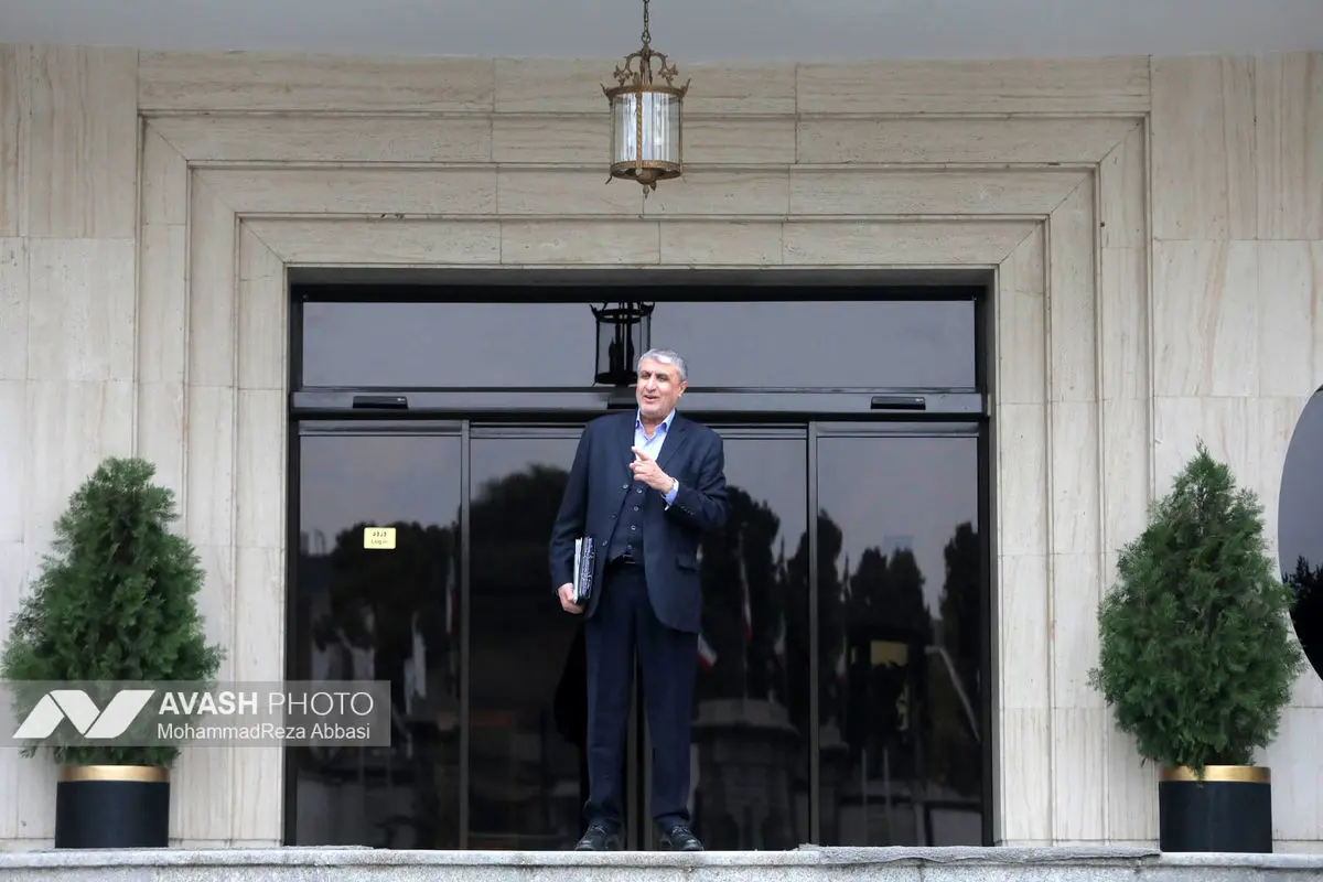 اعضای هیأت دولت در جمع خبرنگاران