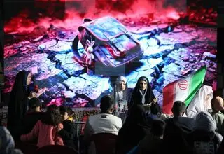 بیشترین کمک خارجی در جنگ اخیر از طرف کدام کشور بود؟/ کمک ۱۰۰۰ دلاری آیت‌الله سیستانی به خانواده دانش‌آموزان مینابی