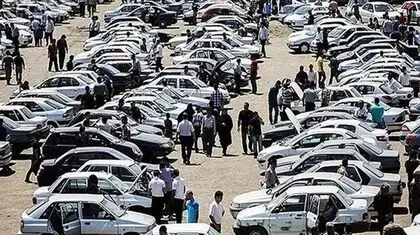 رانت پشت فرمان بازار خودروی ایران/ شکاف ۸۰ درصدی در قیمت کارخانه و آزاد 
