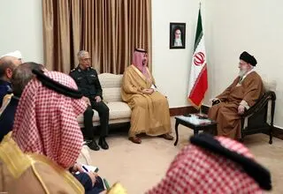 بن سلمان پیام پادشاه عربستان را به رهبر انقلاب تقدیم کرد