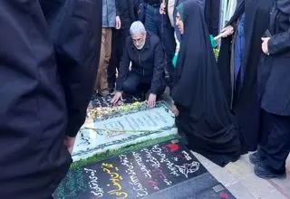 سردار قاآنی به شهید حاج قاسم سلیمانی ادای احترام کرد