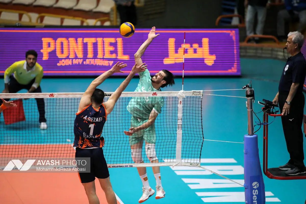 دیدار تیم های والیبال پیکان تهران و سایپا تهران