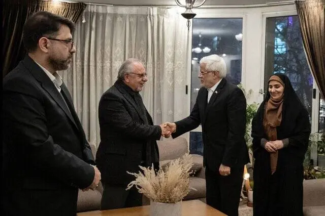 محمدرضا عارف به منزل اشرف بروجردی رفت 