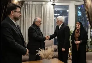 محمدرضا عارف به منزل اشرف بروجردی رفت 