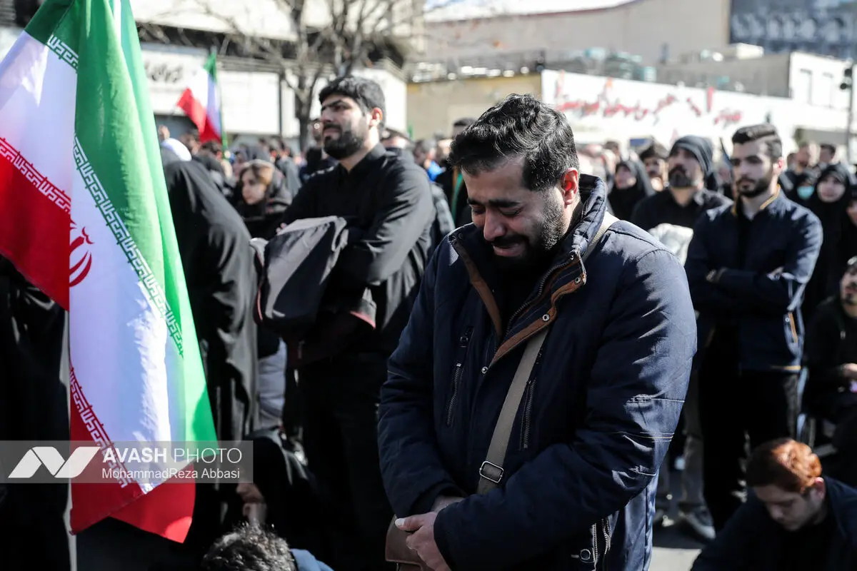 تجمع سوگواران رهبر شهید انقلاب در میدان انقلاب تهران